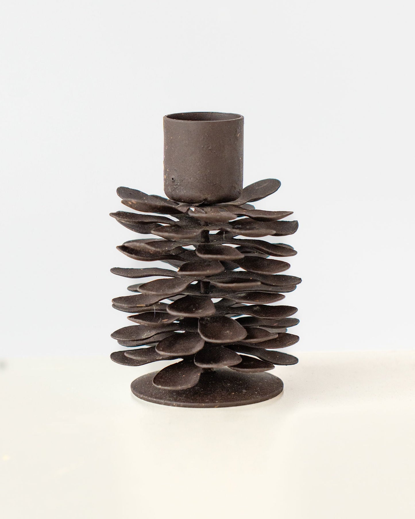 casa-verde-fir-cone-candleholder-antique-rust-8cm-