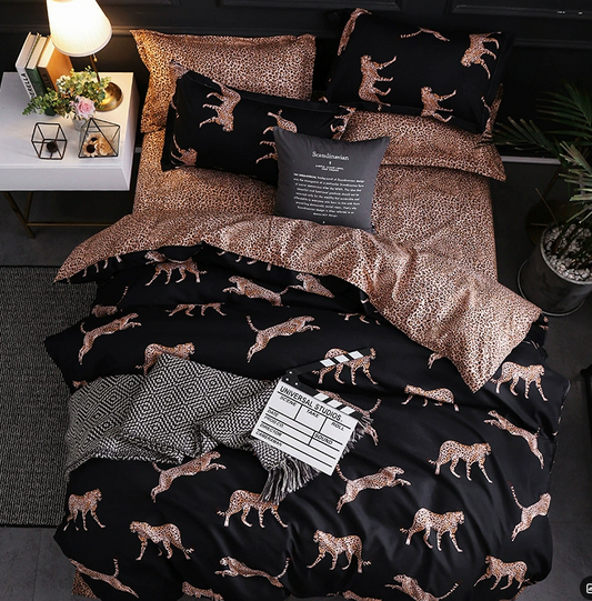 Black leopard print Three-Piece Bedding Set - Comfortable Polyester with Adjustable Corner Straps (Quilt Cover 230*230CM + Pillowcase 51*76CM*2)
