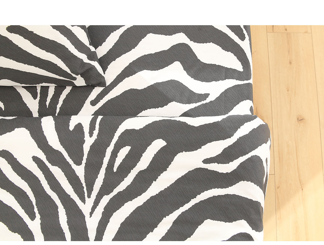 Leopard Duvet Cover - 3 Piece Bedding Set (with Corner Ties)Quilt cover 230cm x 265cm, pillowcase 51 x 92cm
